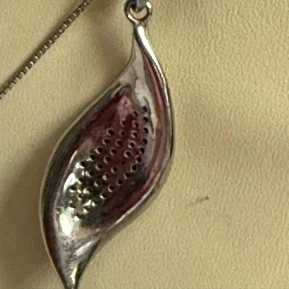 925 , 92.5% silver leaves necklace Handmade with white zirconia